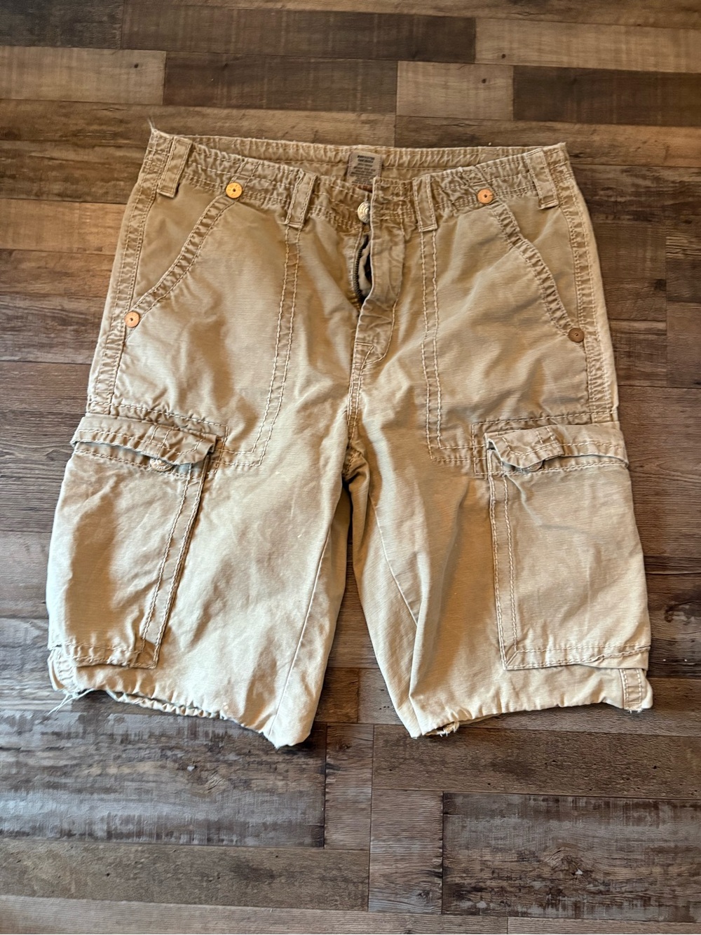 True Religion Men's Tan Cargo Shorts Size 33